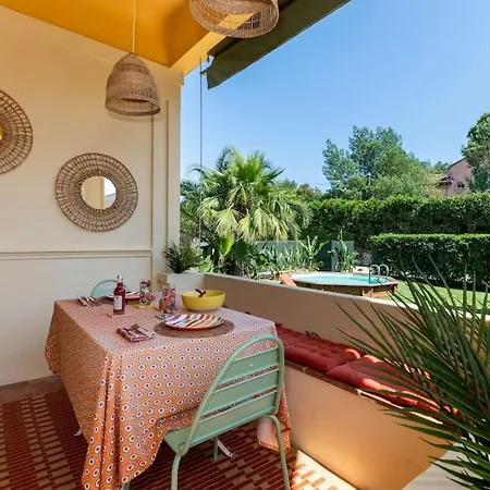 Maison Tropezienne En Plein Centre Avec Jardin Et Piscine * Saint-Tropez